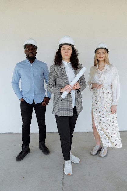 Три преподавателя в студии